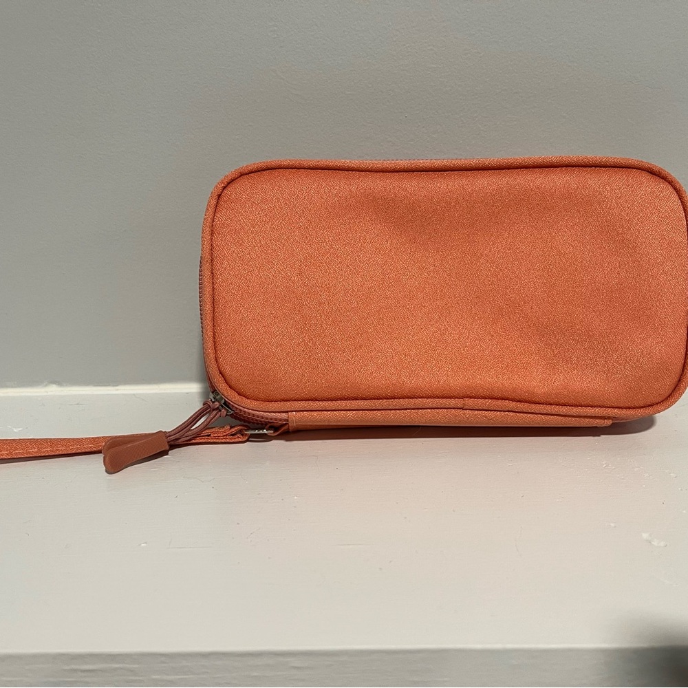 Tech Storage Wallet - Compact and Stylish
